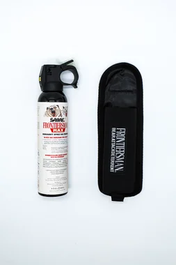 Spray pieprzowy na niedźwiedzie SABRE + kabura