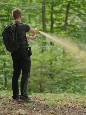 Gaz pieprzowy na niedźwiedzie SABRE + kabura