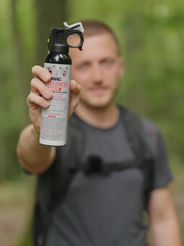 Gaz pieprzowy na niedźwiedzie SABRE + kabura