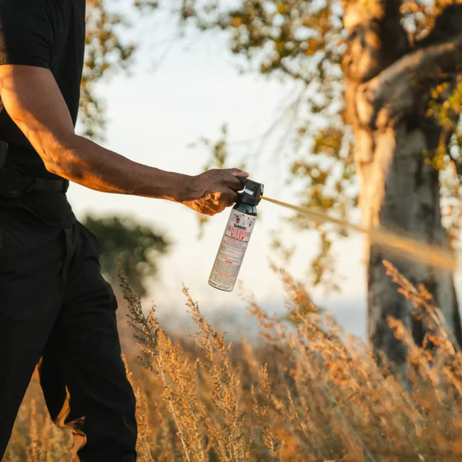 Gaz pieprzowy na niedźwiedzie SABRE + kabura 3v1