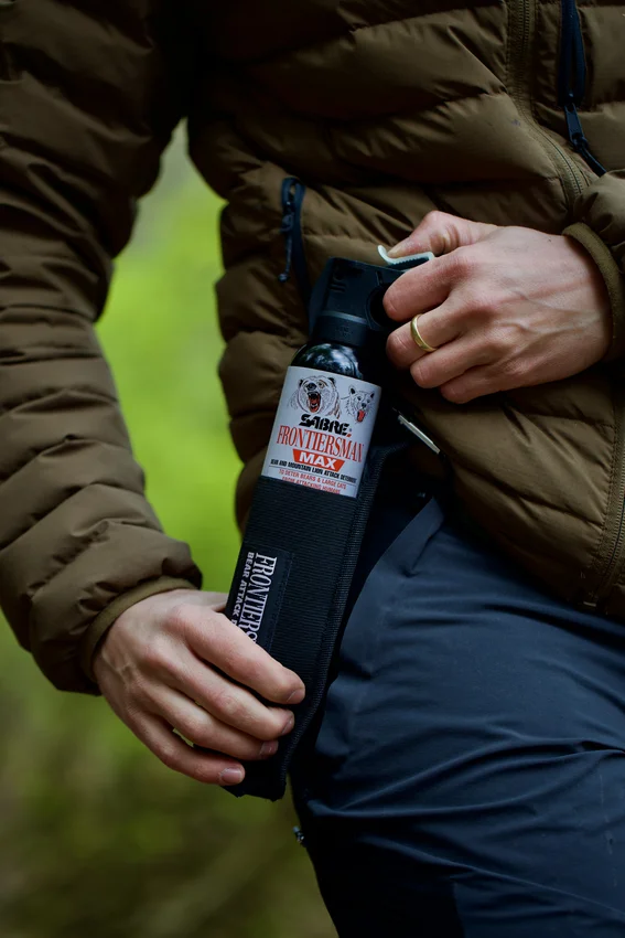 Spray na niedźwiedzie SABRE Frontiersman MAX + kabura