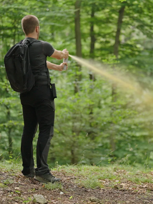 Spray na niedźwiedzie SABRE Frontiersman MAX + kabura